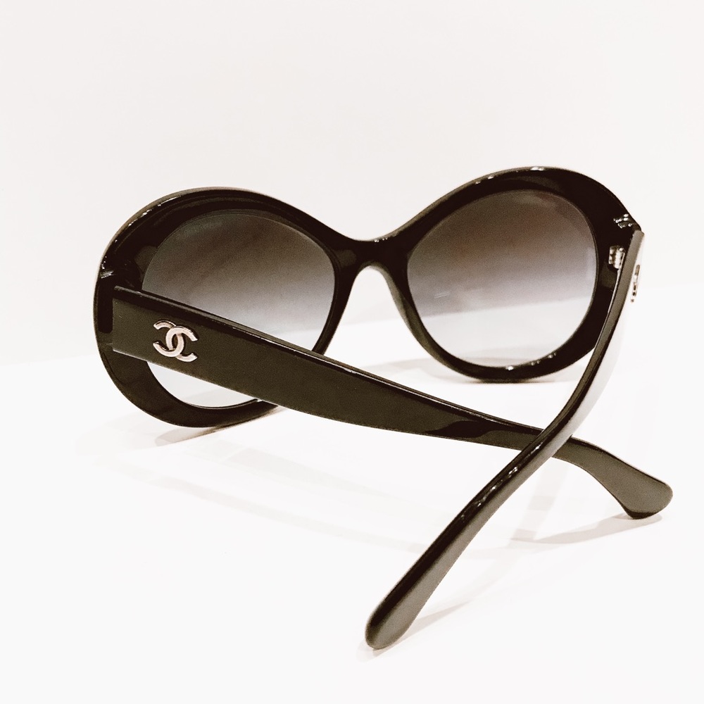 CHANEL round sunglasses